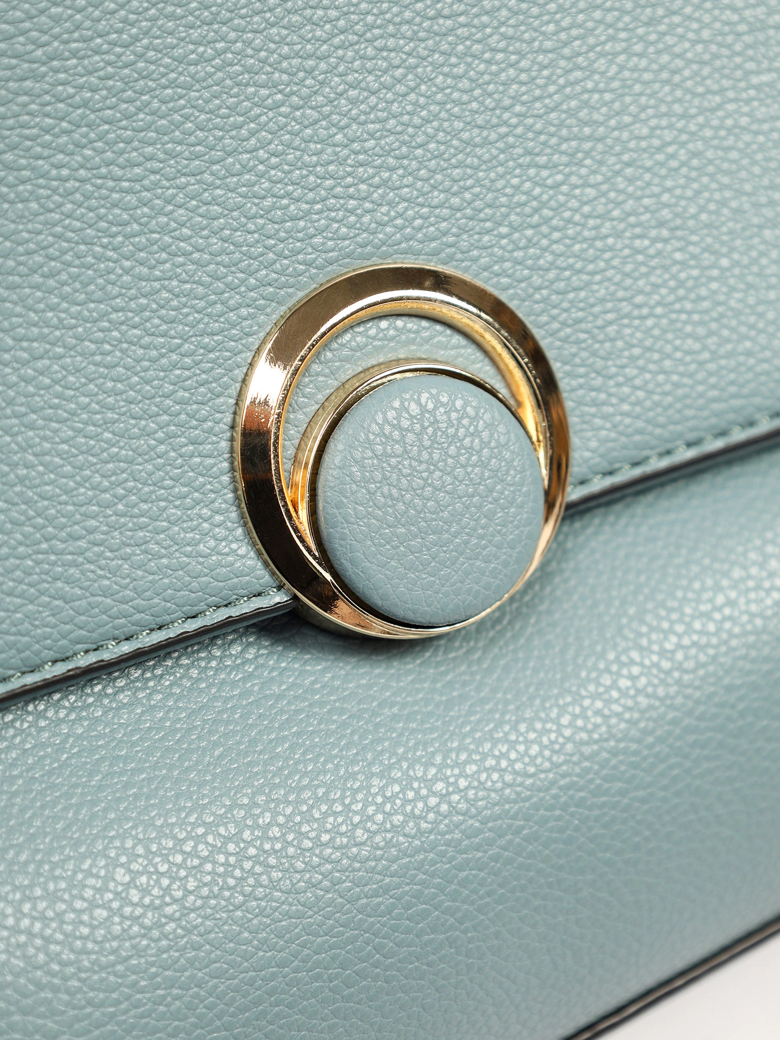 Сумка-кроссбоди с декоративной пряжкой в ассортименте